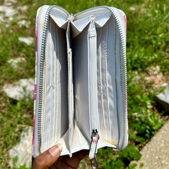 Liz Claiborne Floral Wrislet Wallet​ - Picture 7 of 8